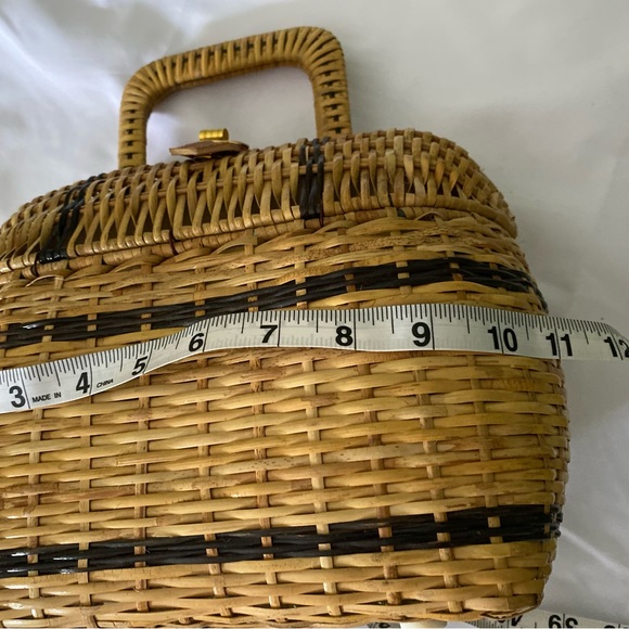 Vintage Woven WICKER BASKET BAG Box Purse w/ Woven Handle - Picture 5 of 13